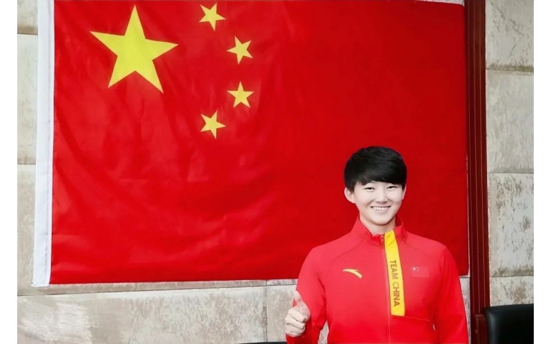 來了，世界冠軍宮乃瑩！